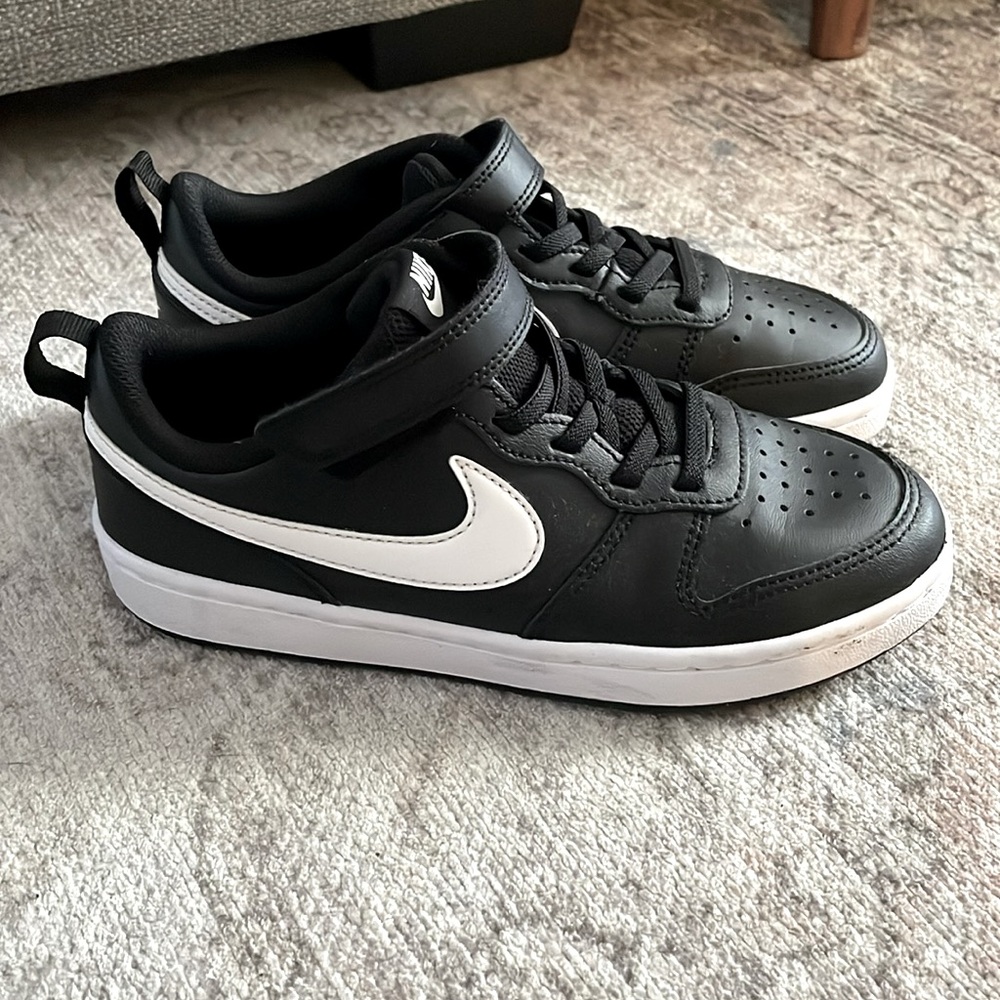 Nike Court Borough Low 2 size2.5